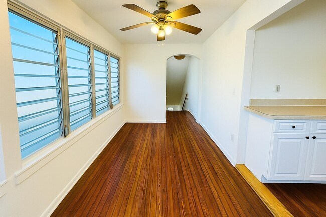 Building Photo - 415 6th Ave N