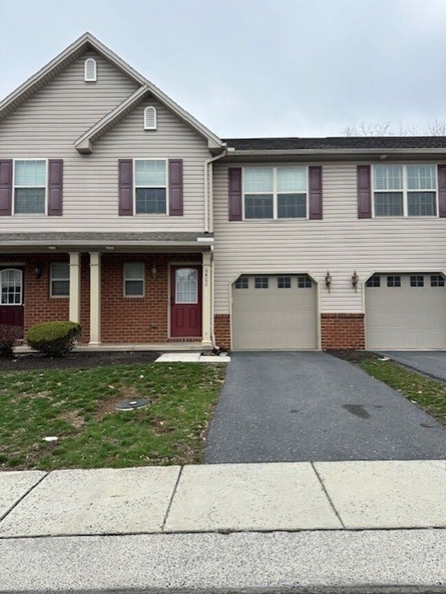 Building Photo - 6402 Creekbend Dr