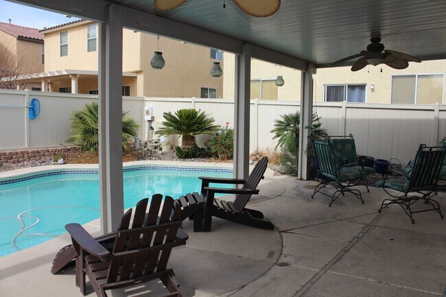 Building Photo - BEAUTIFUL 4 BEDROOM HOME WITH A POOL!