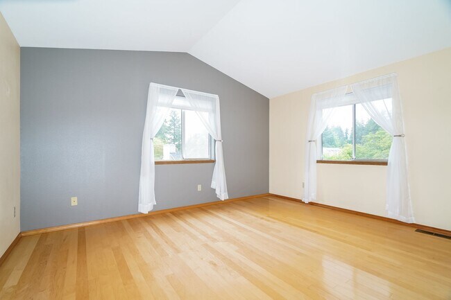 Building Photo - Federal Way 2-Story
