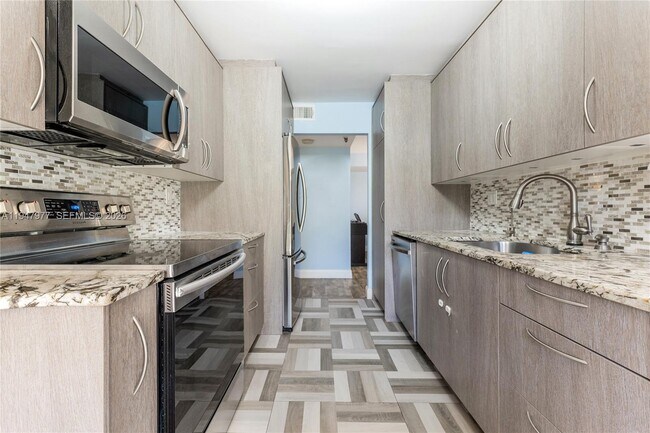 Building Photo - 290 174th St St