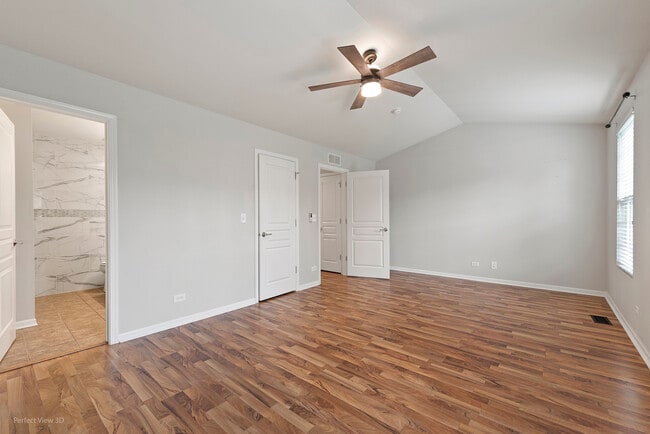 Building Photo - 464 Valentine Way