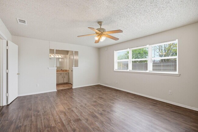 Building Photo - 7911 Albany Ave