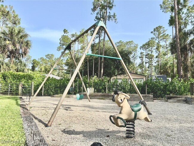 Building Photo - 220 18th Ave NW