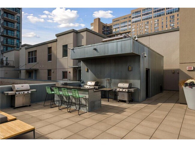 Building Photo - 521 S 7th St