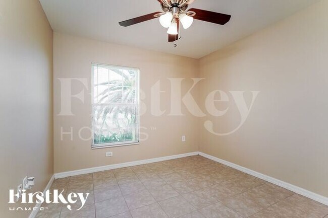 Building Photo - 532 Kismet Pkwy W