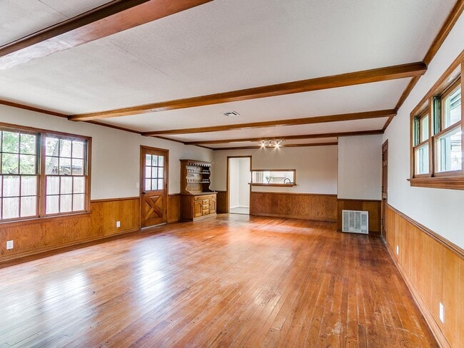 Building Photo - 2221 Churchill Pl