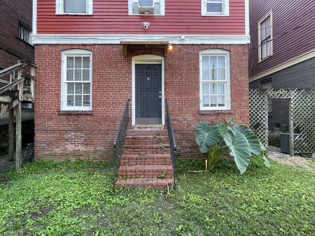 Building Photo - 871 Mulberry St