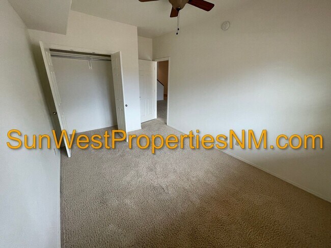 Building Photo - 3 Bedroom, 2.5 bath, 2 story with 2 car garage