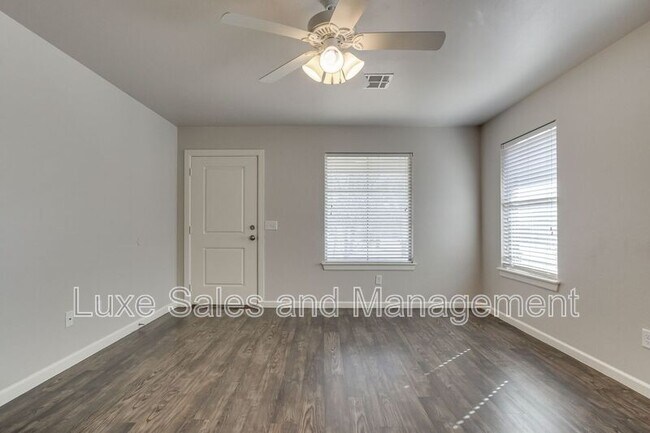 Building Photo - 407 Vail Cir