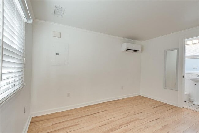 Building Photo - 1143 St Charles Pl NE