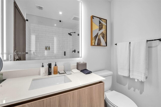 Building Photo - 398 NE 5th St