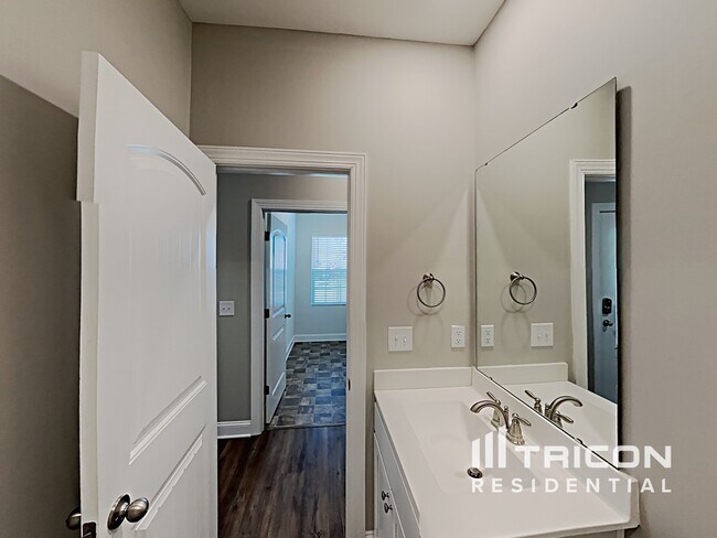 Building Photo - 505 Legacy Dr