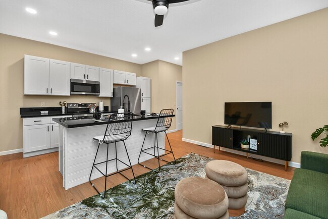 Building Photo - 1220 E Pacific St