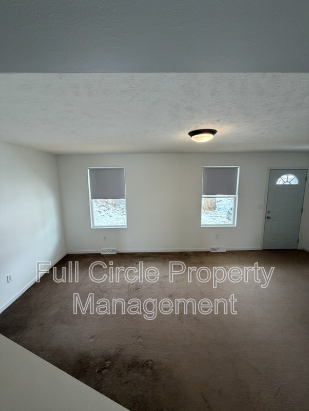 Building Photo - 115 Oak St