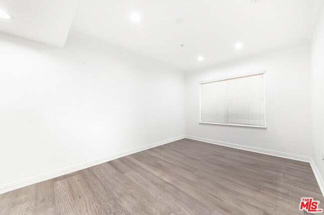 Building Photo - 8541 Alcott St