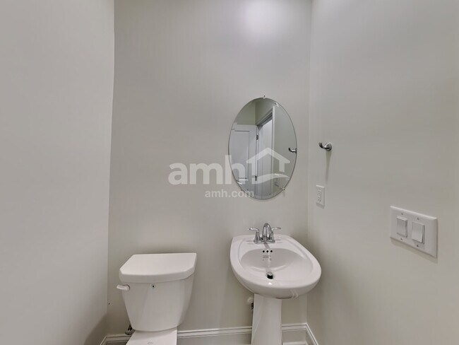 Building Photo - 572 Smt Vw Ln