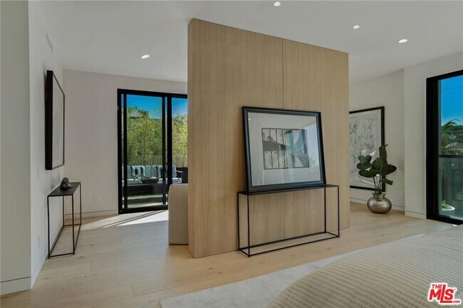 Building Photo - 4939 Petit Ave