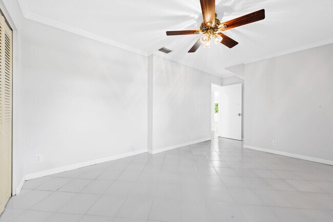 Building Photo - 2612 Marion Dr