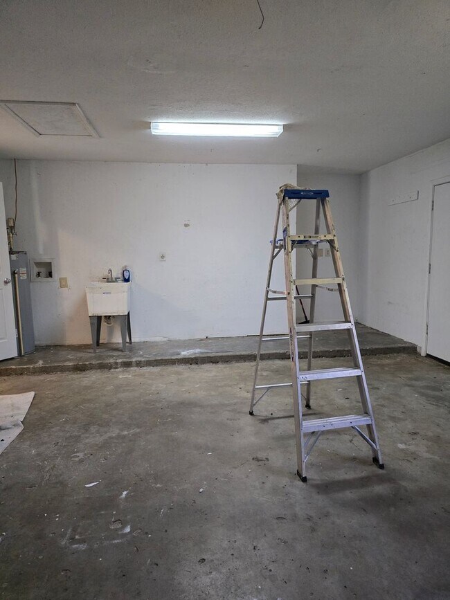 Building Photo - 6401 Paul S Buchman Hwy