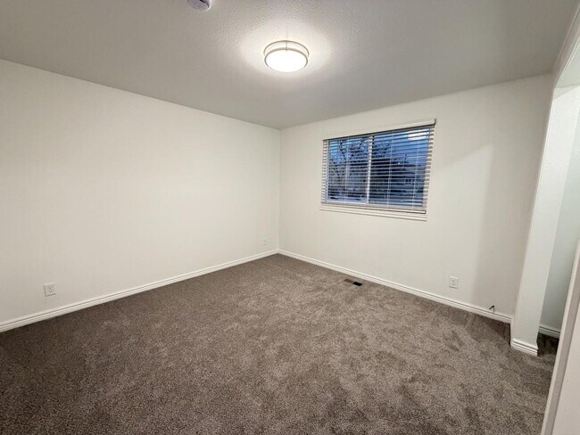 Building Photo - 1101 S 680 W