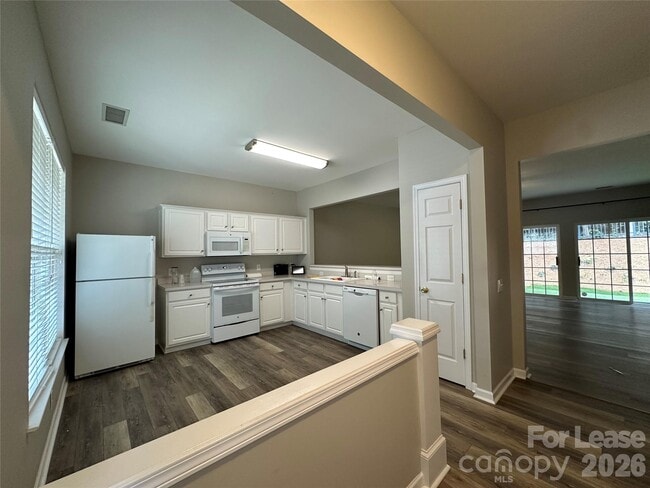 Building Photo - 6626 Rothchild Dr
