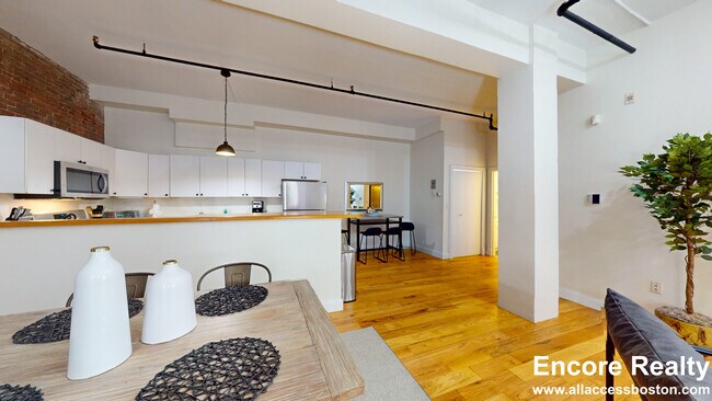 Building Photo - 19 Stanhope St