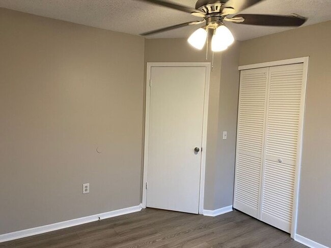 Building Photo - MOVE-IN SPECIAL-WONDERFUL 3/2.5 Home with 1 car garage-UCF Area