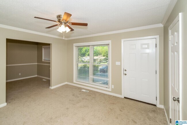 Building Photo - 1309 Lake Ln NE