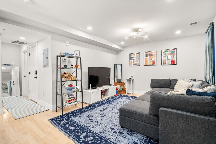 Building Photo - 12 Lamson Ct