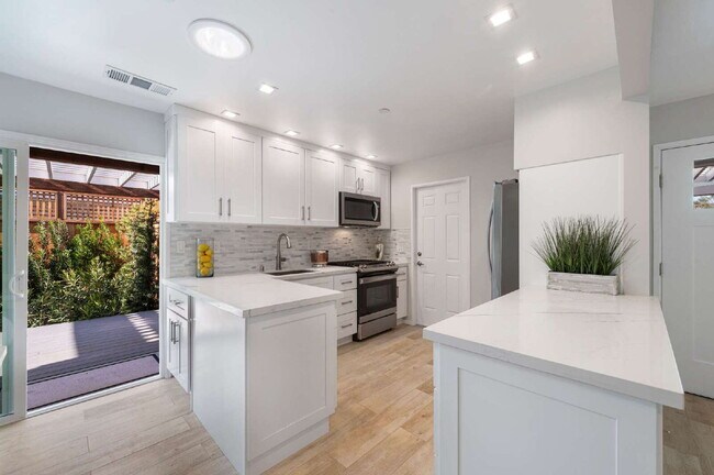 Building Photo - Sonoma 4 Bed 2 Bath Home.