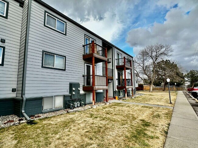 Building Photo - Available Now!  "Charming 2-Bed Condo in Golden, CO - Cozy Living!"
