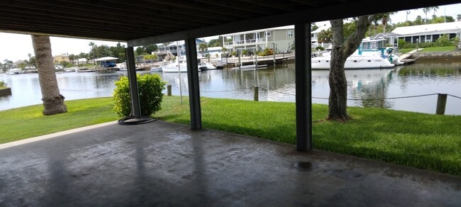 Building Photo - 4407 2nd Isle Dr