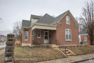 Building Photo - 218 Center St