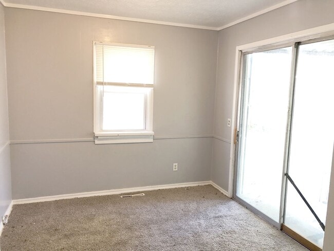 Building Photo - 3 Bed 1 Bath Single Family Home in Maple Heights!