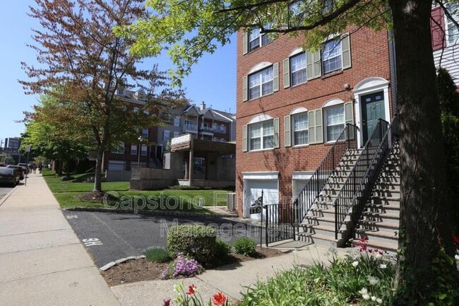 Building Photo - 4 Rutgers Dr