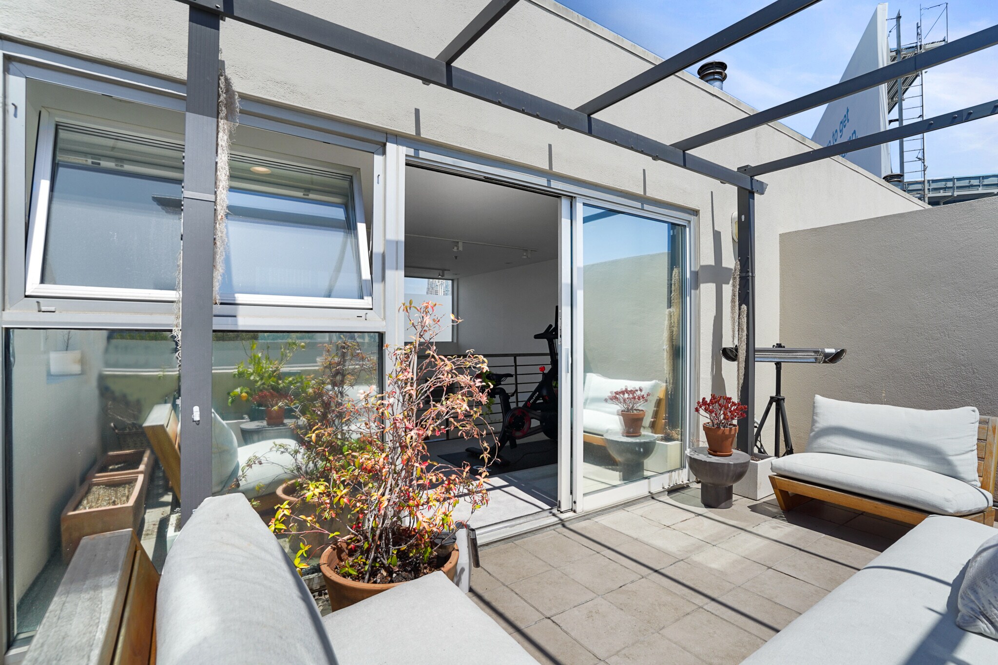 Loft Balcony - 712 Bryant St