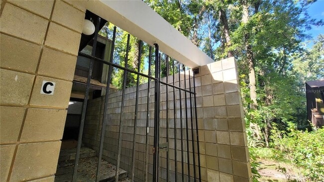 Building Photo - 7019 SW 44 Ave