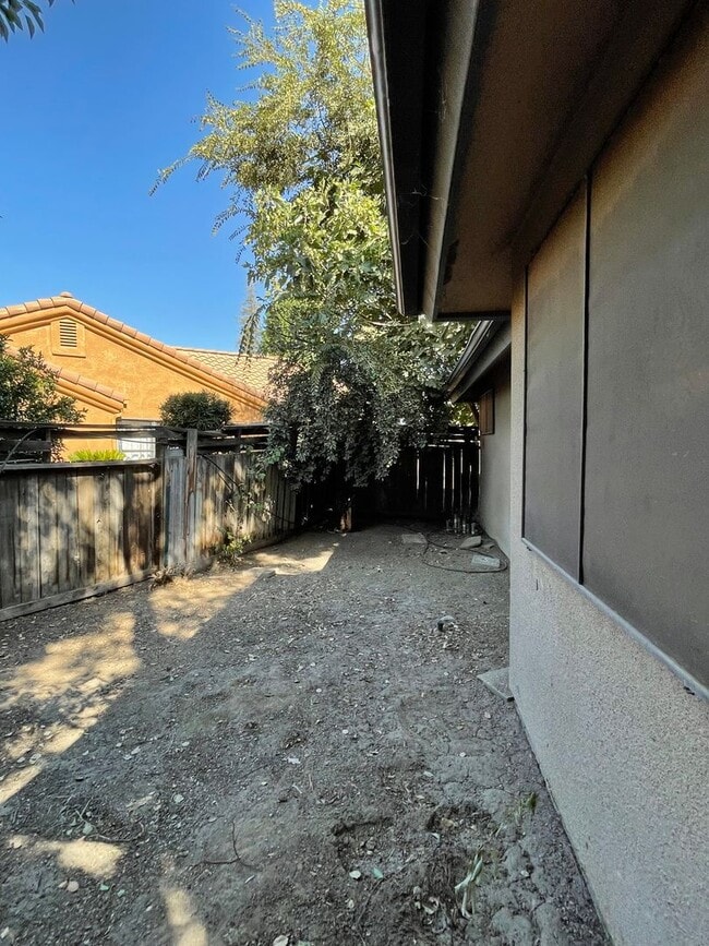 Building Photo - Charming home coming soon in NE Visalia!