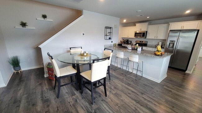 Building Photo - 120 Paddock Glen Dr