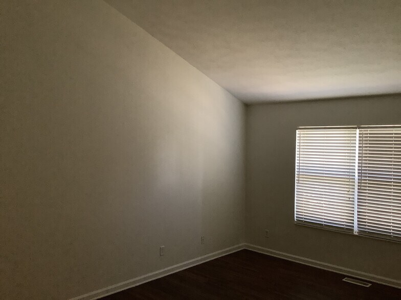 Building Photo - 2377 Ferndown Dr