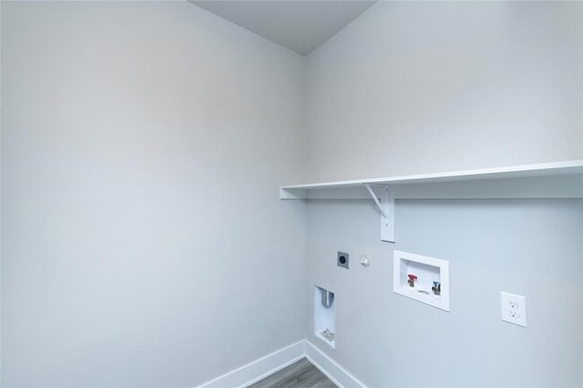 Building Photo - 3301 Wynwood Dr