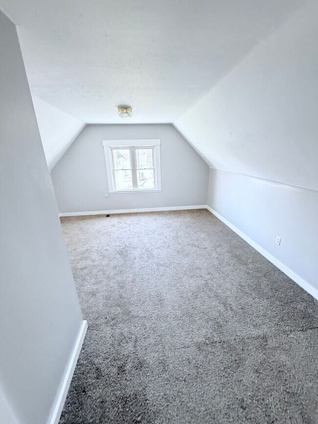 Building Photo - 3914 W 21st St