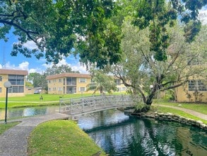 Building Photo - 5140 SW 40th Ave