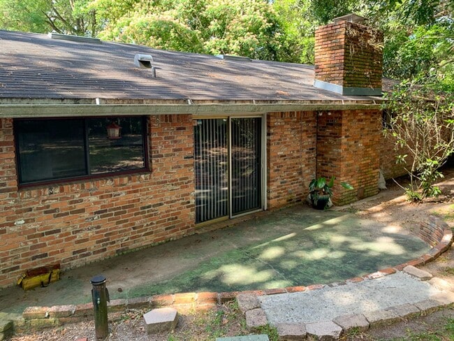 Building Photo - Pet Friendly 4BR/3BA Bedroom House - Available Mid-June!