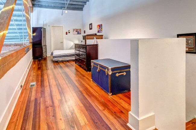 Building Photo - 246 N Court St