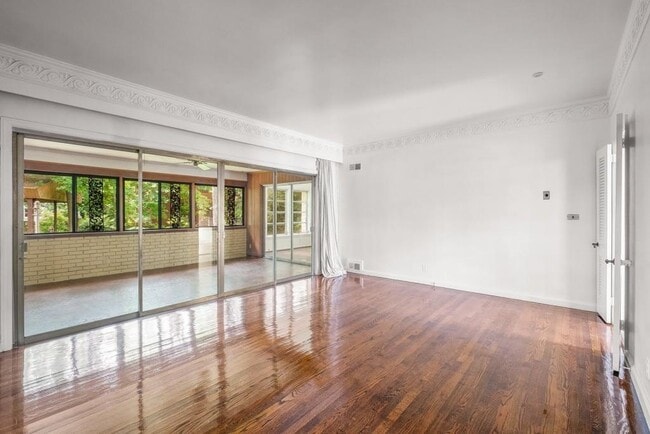 Building Photo - 757 Old Ivy Rd NE