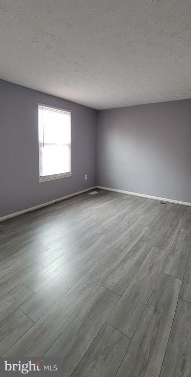 Building Photo - 15549 N Oak Ct