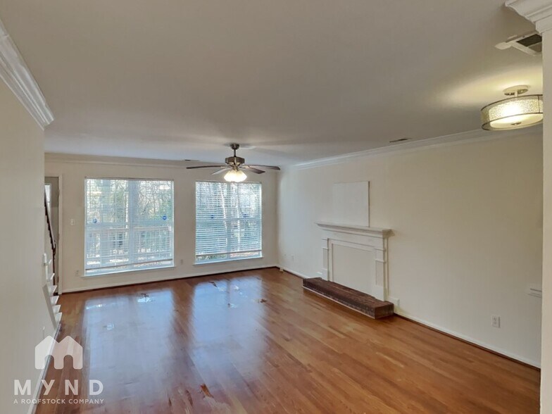 Building Photo - 10002 Gardendale Ct