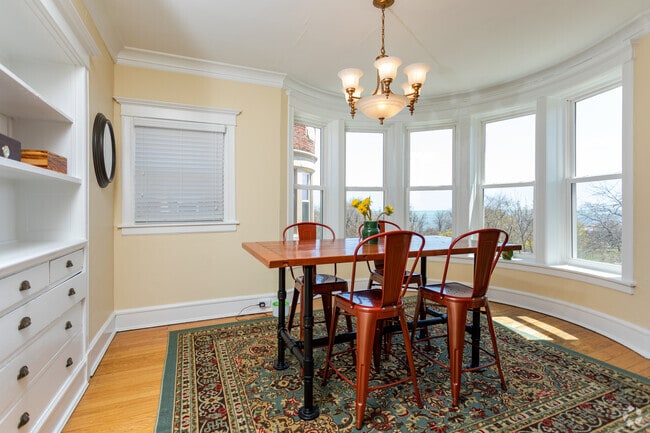 2 Bedroom Dining Room - Windsor Court Apartments